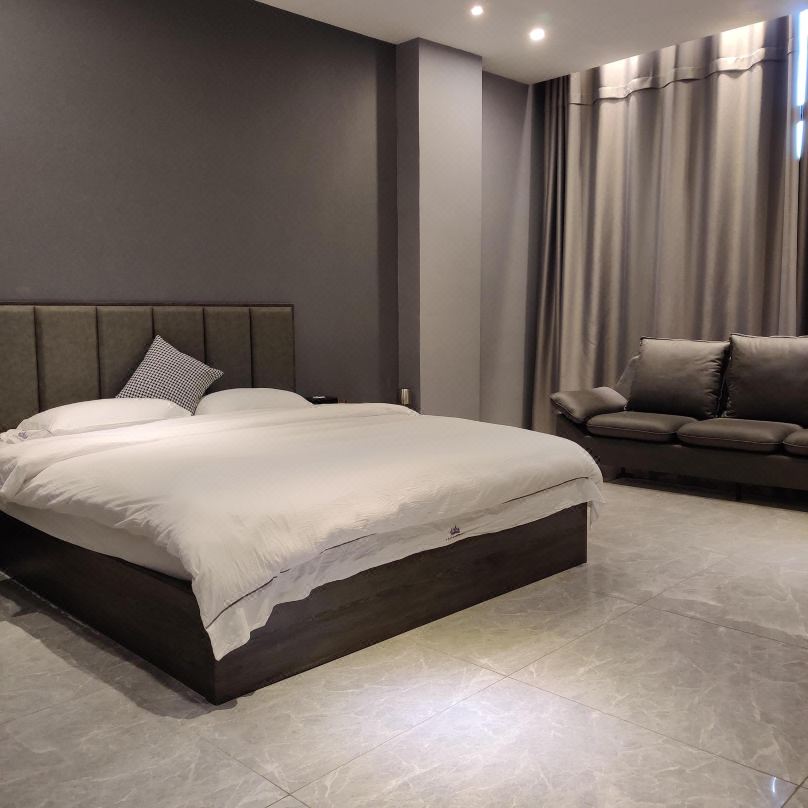 Weining Yueminlong Hotel
