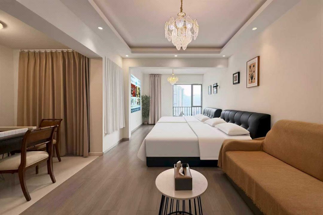 Chongqing Impression Art Homestay (Jiefangbei Pedestrian Street Hong Ya Dong)