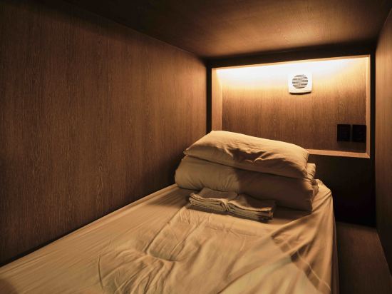 Canvas Hostel - Tap to explore photos