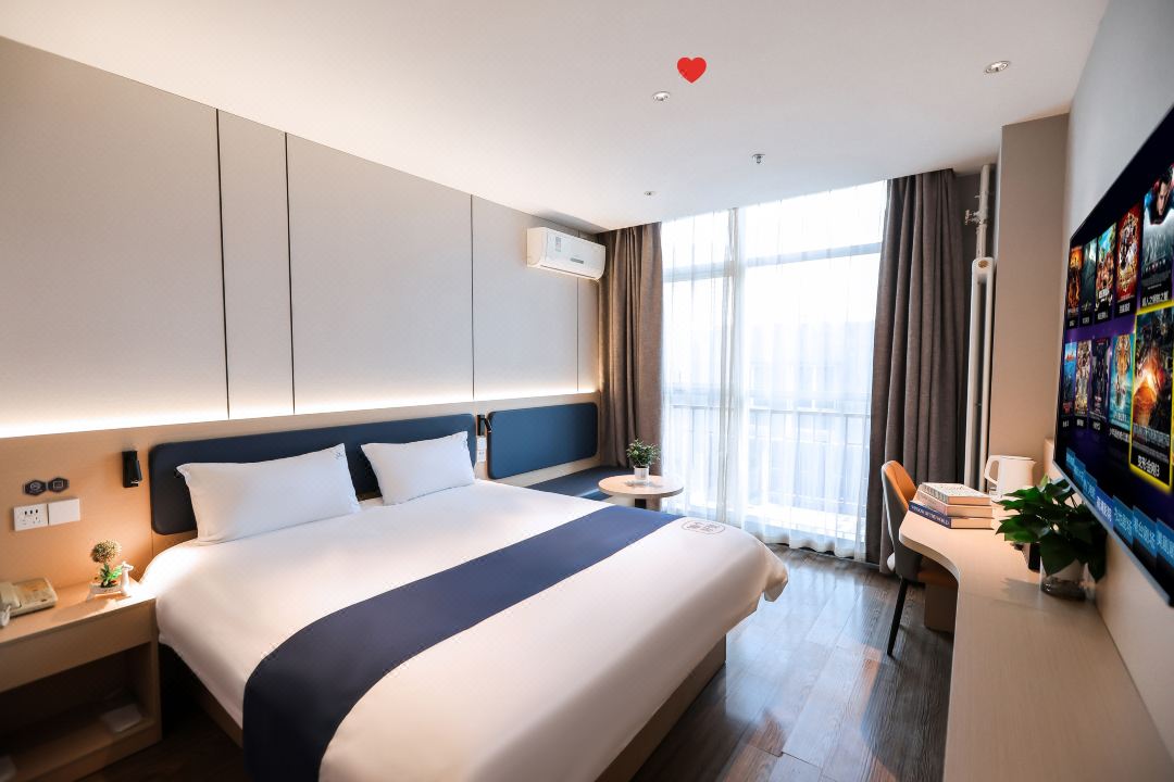 Eaka Hotel
