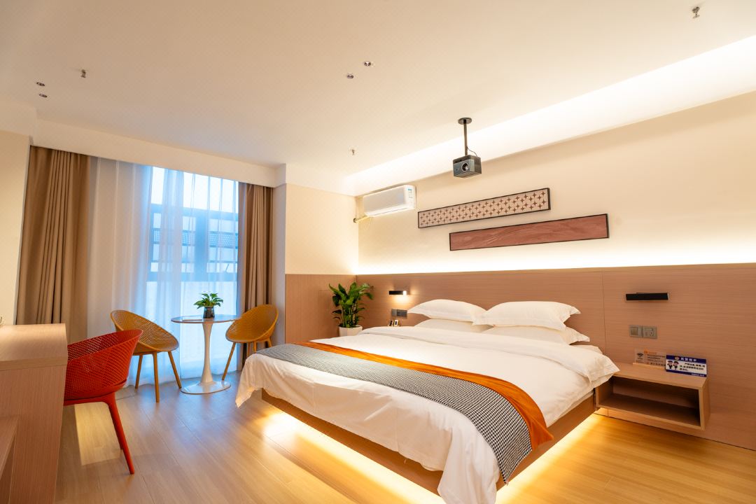Huanxi Homestay (Xinyang High-Speed Railway Station)