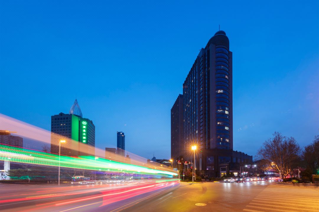 Grand Hotel (May Fourth Square Hong Kong Middle Road)