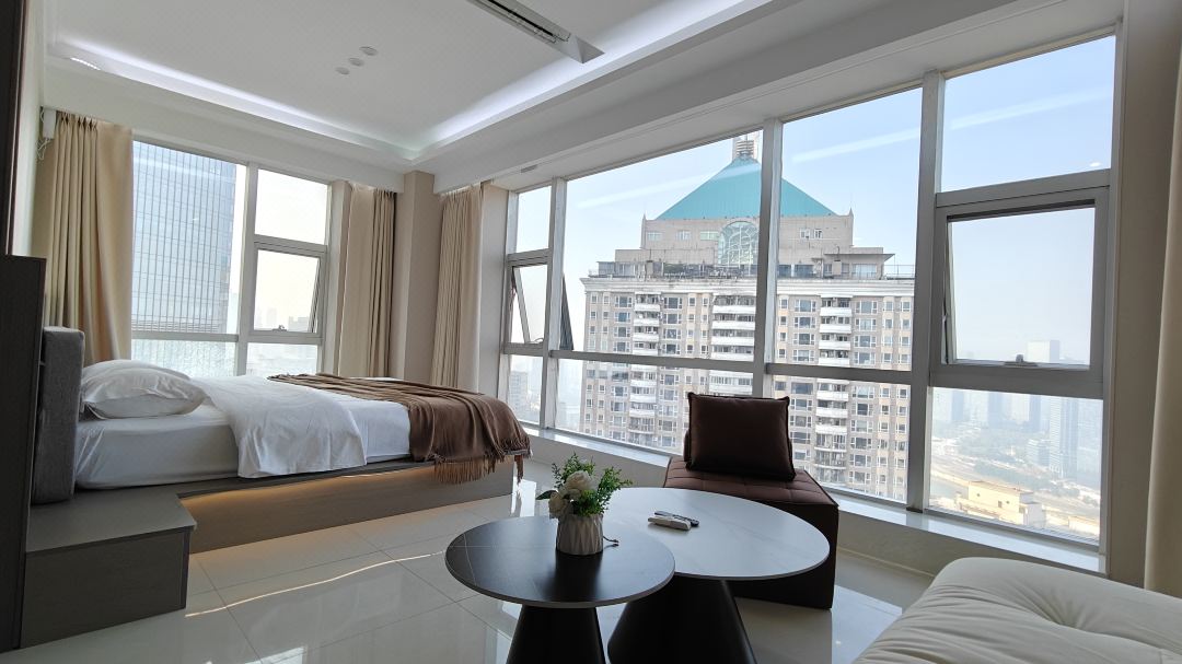 Yimingju Homestay (Chongqing Jiefangbei Pedestrian Street Hong Ya Dong)