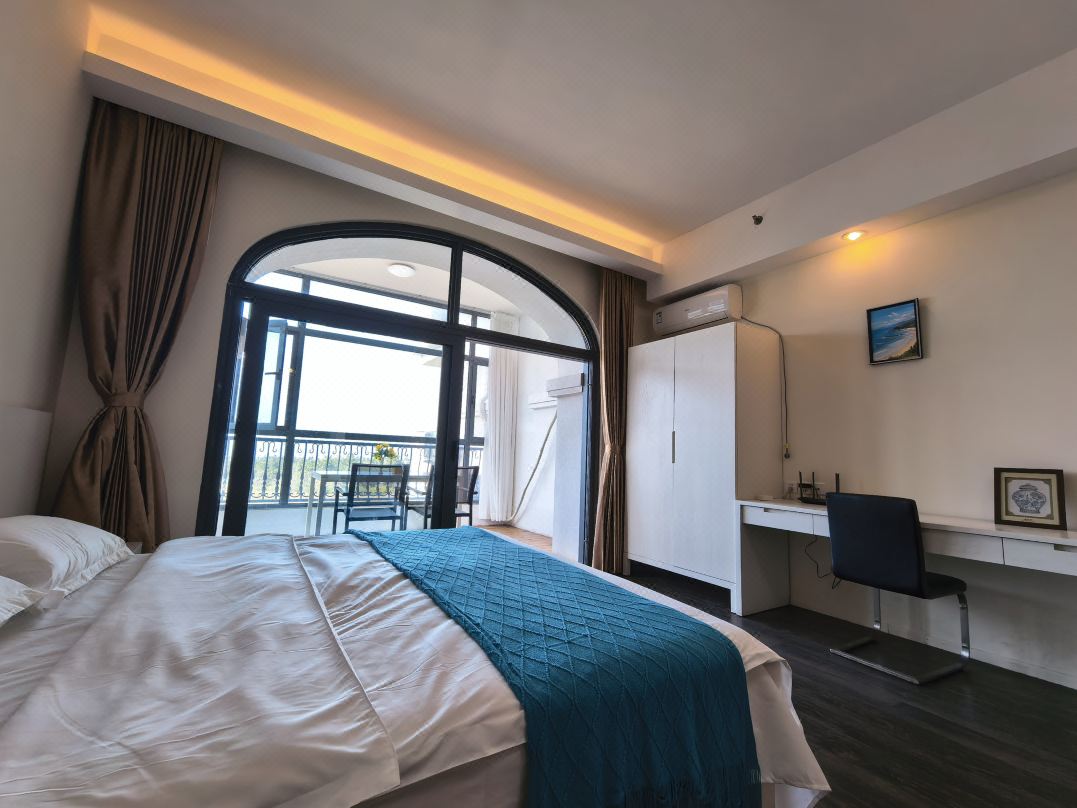 •Coastal View Seaview Hotel
