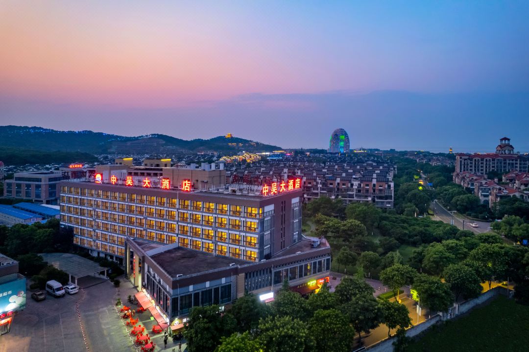 Huzhou Zhongwu Grand Hotel (Taihu Moon Bay)