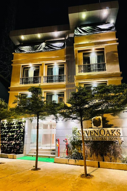 Hotel Seven Oaks