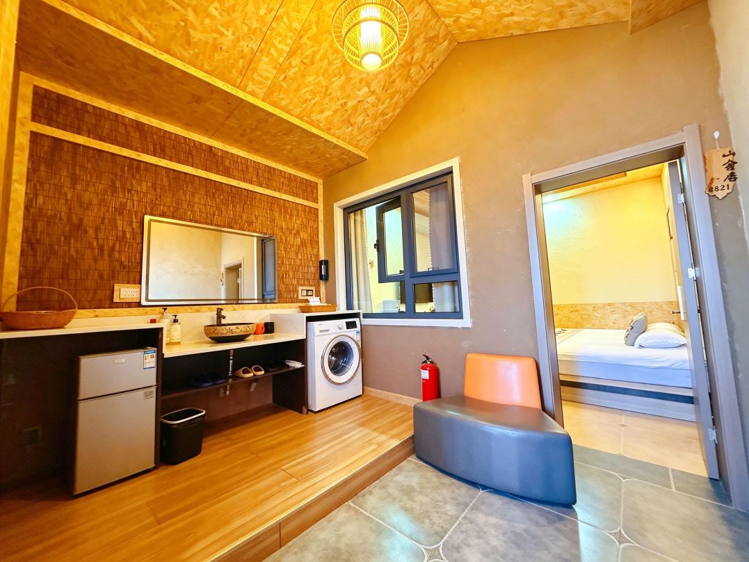 Crescent Moon Spring Zichenju Homestay (Mingsha Mountain and Crescent Moon Spring Scenic Area)