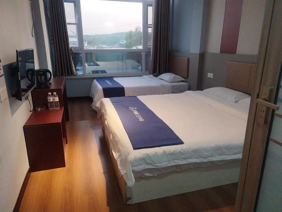Huayi Homestay (Yinan Zhuyuan Village)
