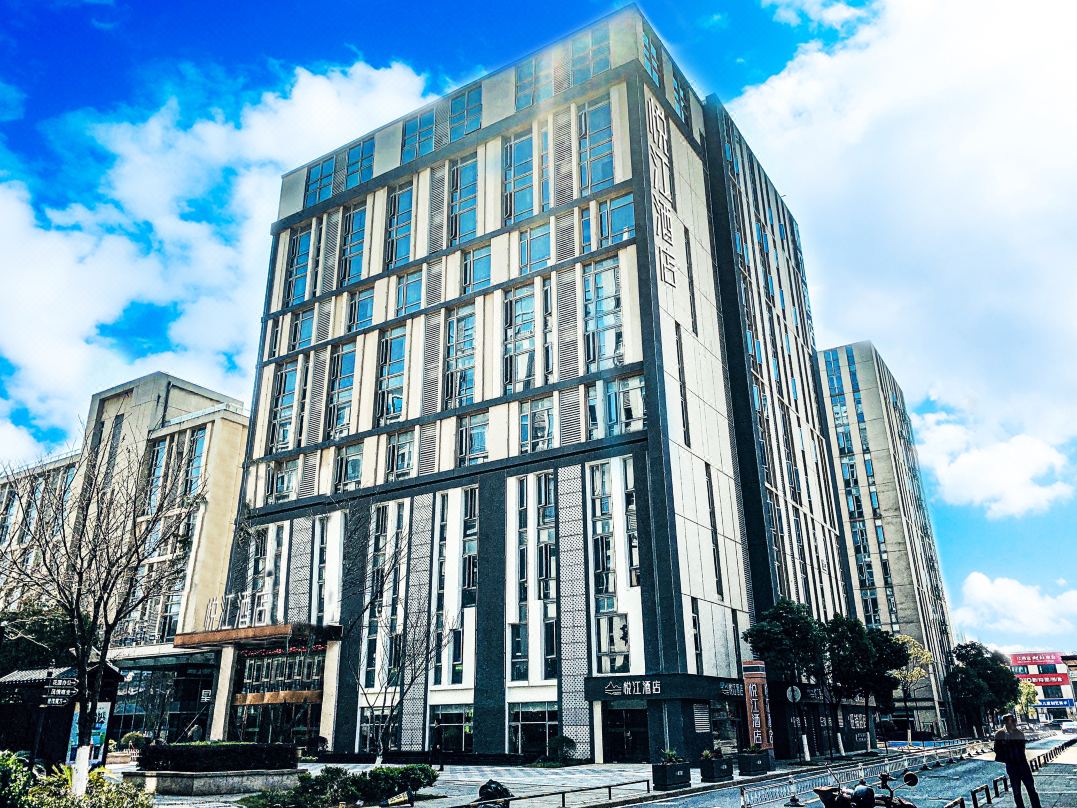 Yuejiang Hotel (Wanda Plaza Xuefu Avenue East Subway Station Branch)