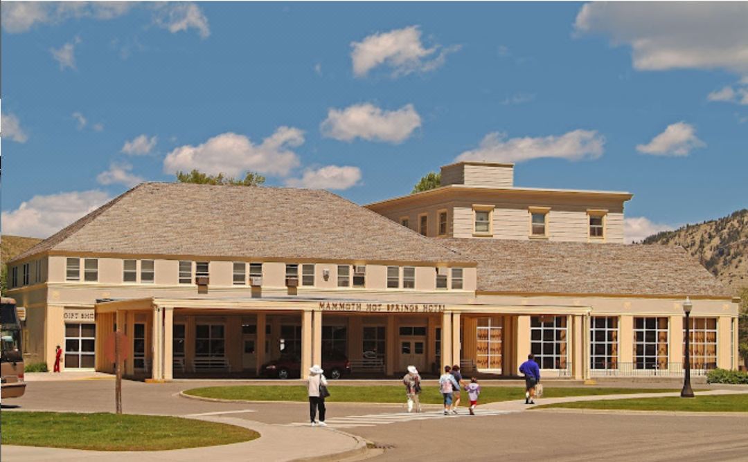 Mammoth Hot Springs Hotel