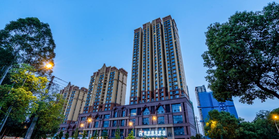 成都车站明宇丽呈酒店