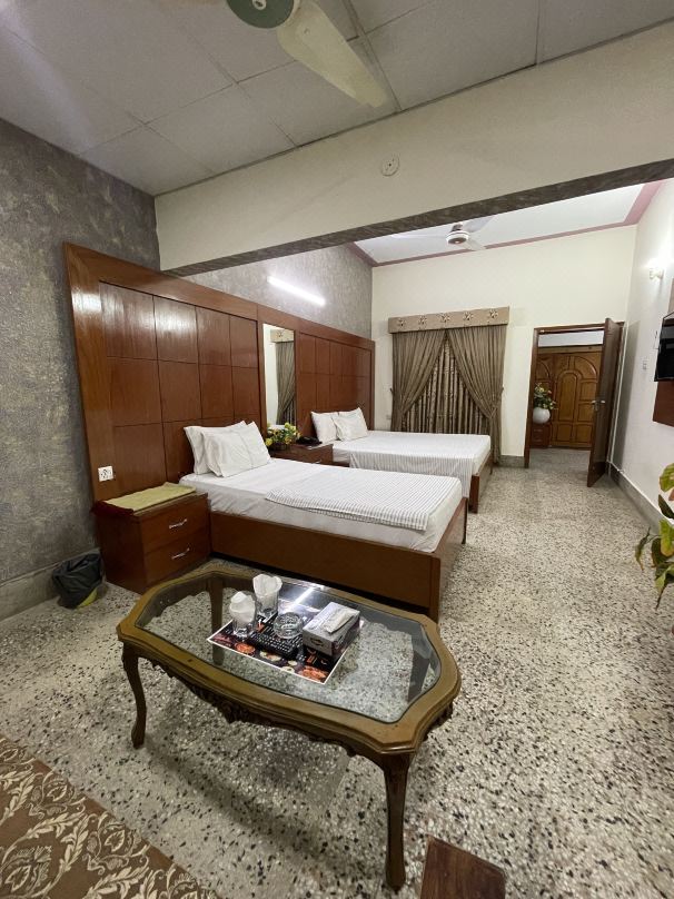Rehaish Inn Guest House – Cozy Stay in Karachi