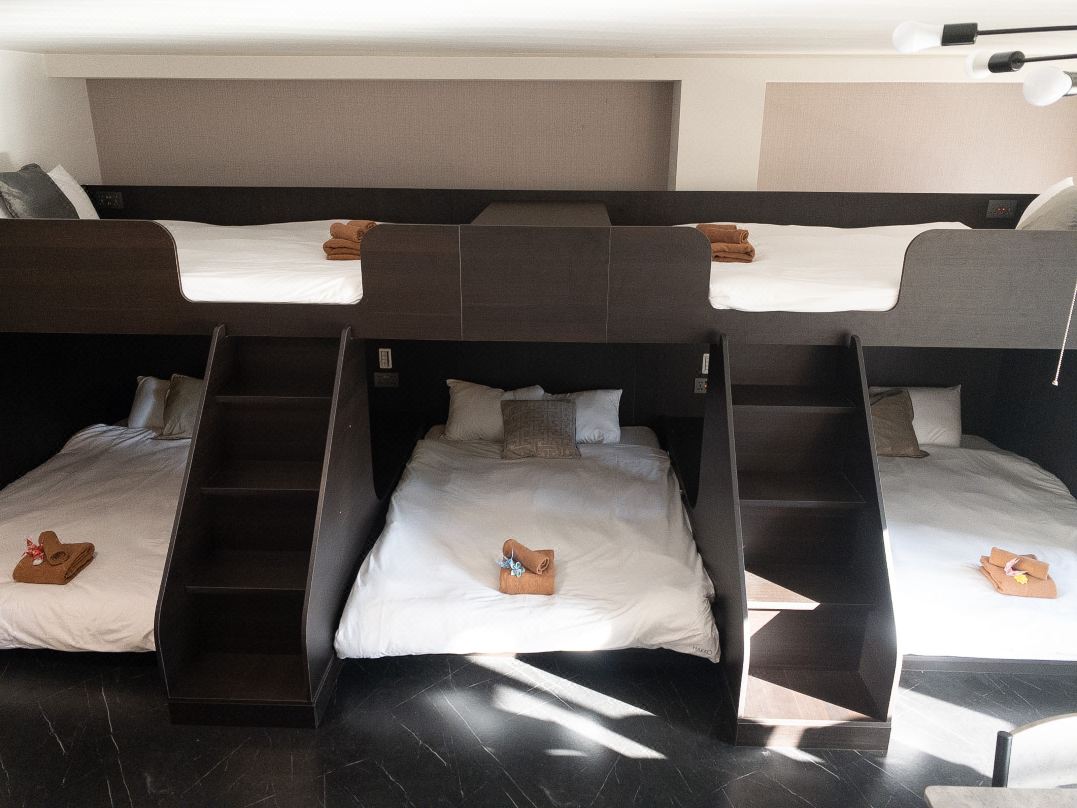 Shinjuku | Maximum 10ppl | Double×2 Semi-Double×3 | 3-minute walk from the station | 40sqm | 502