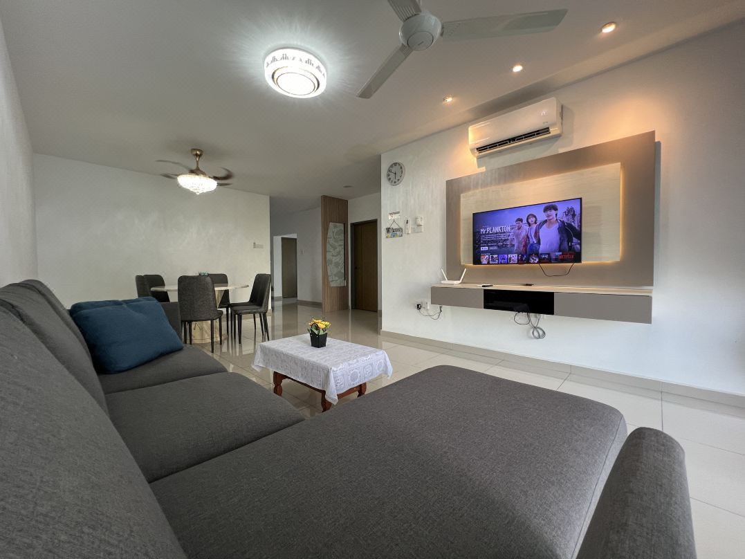 Ipoh City Centre Manhattan Condo Pool View by BeeStay