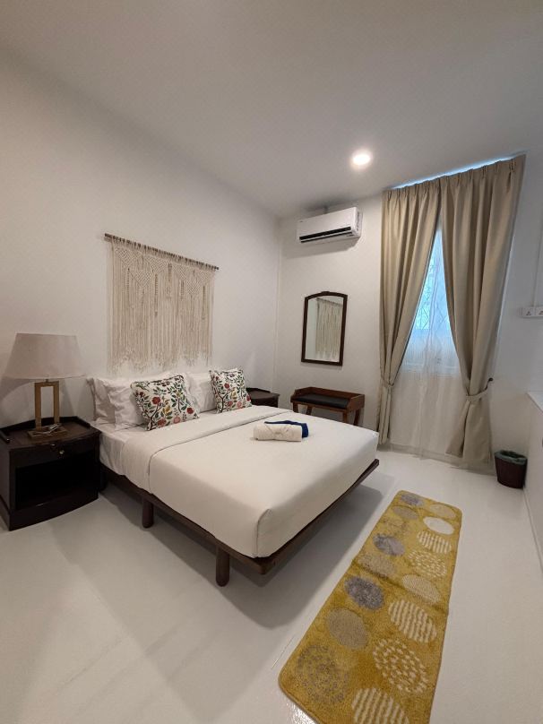 Sunset Beach Retreat & Beach Bistro