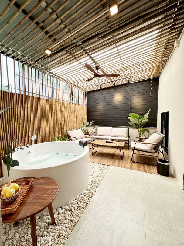Asok haus Free BF/4n free 1way transfer