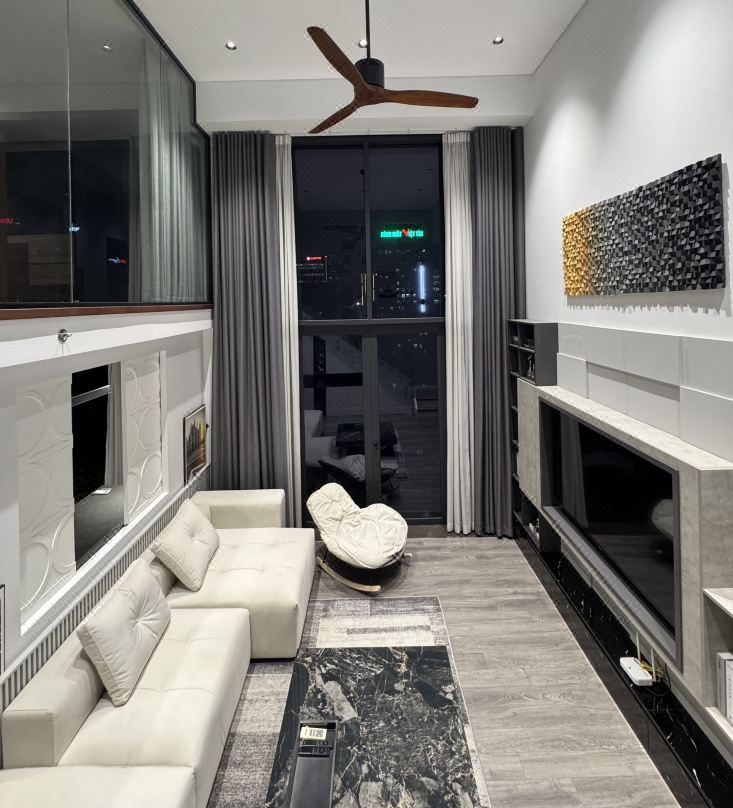 Luxe Duplex - PentStudio West Lake by JANADE Loft Suites