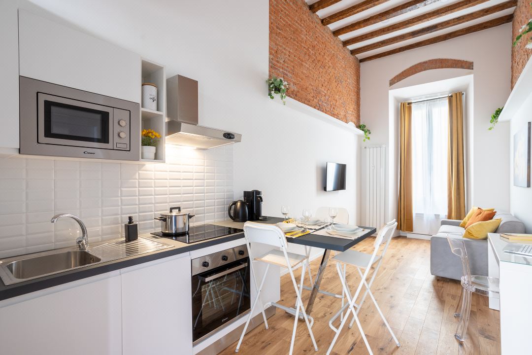 Rent Apartment - Duomo Brera Elegant Suite in Design District
