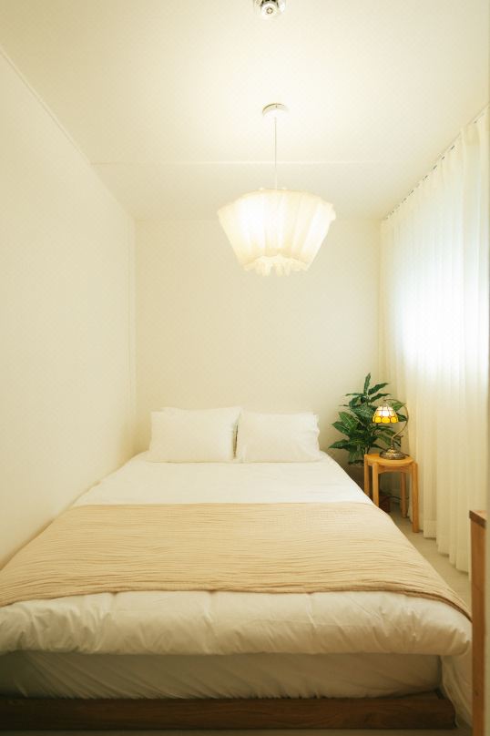 Warm Minimal Wood House near Hongdae, 3min Subway, Airport Bus 6 mins