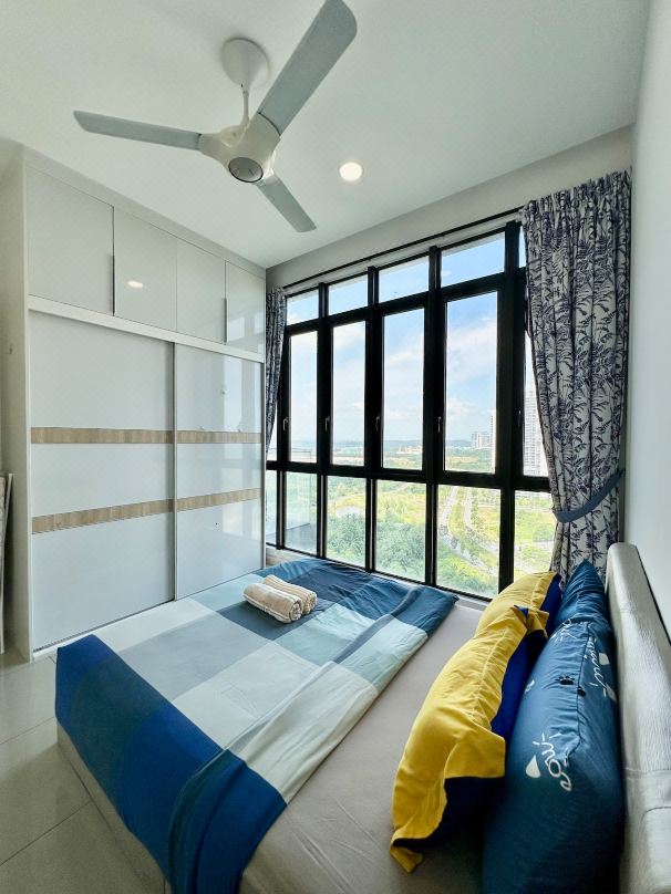 D’pristine 4 bedroom 1725 opp legoland and medini