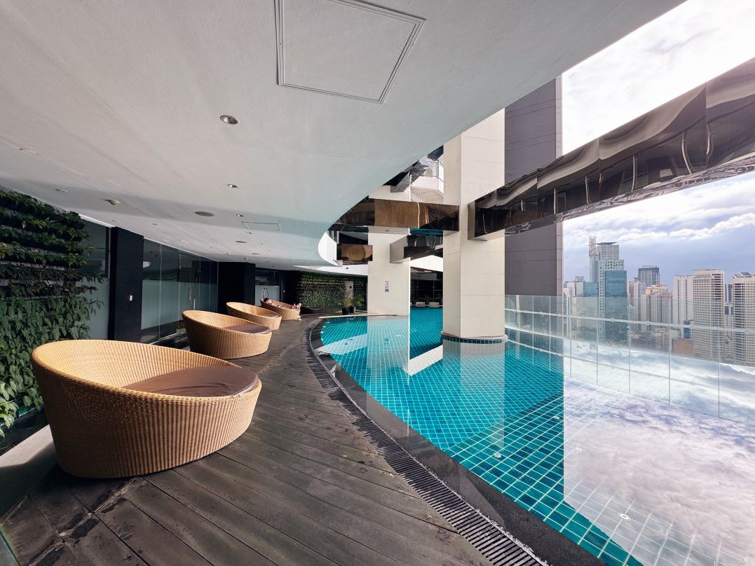 Executive Studio w/ Sunset View – Makati CBD