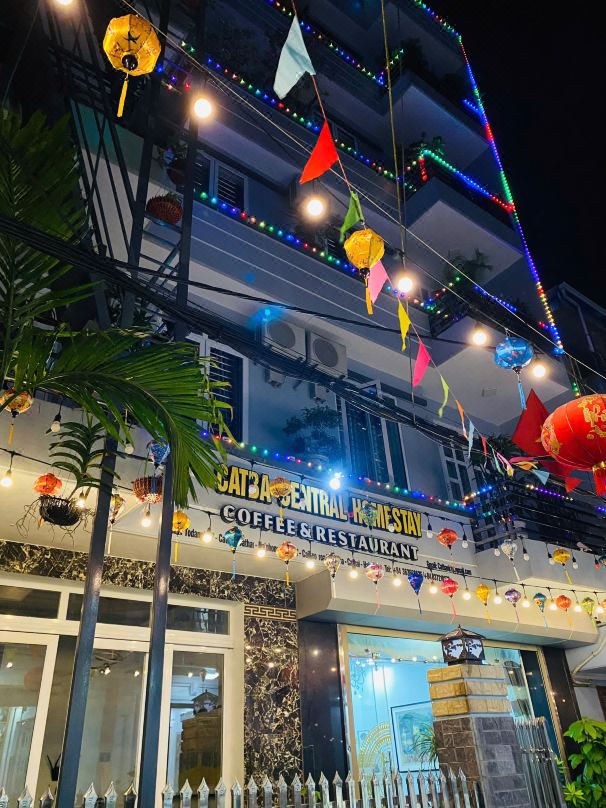 CATBA CENTRAL HOMESTAY