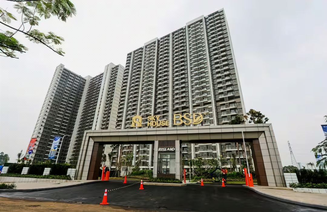 Sky House BSD by Emily in Town