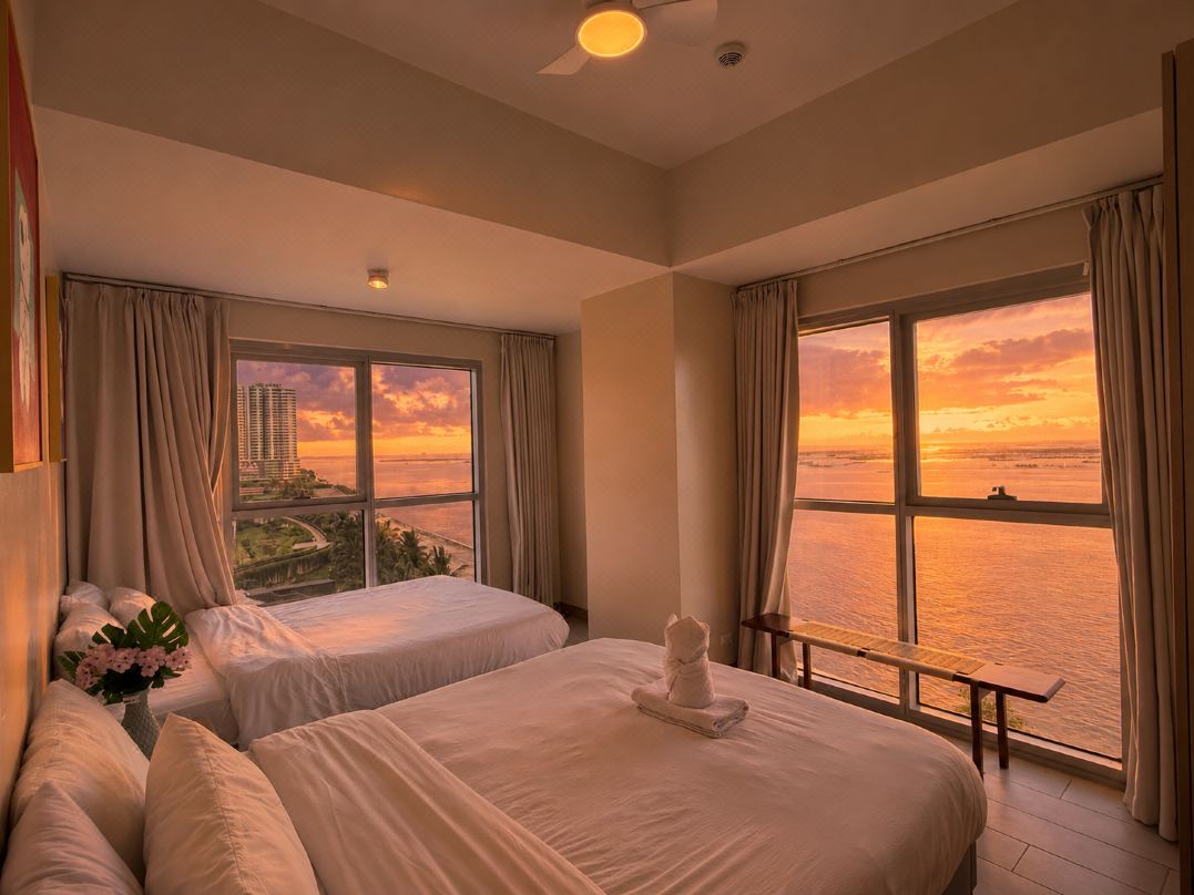 Modern Boutique Seaview Sunset 1BR with 2 Infinity Pools Next to Okada Airports MOA