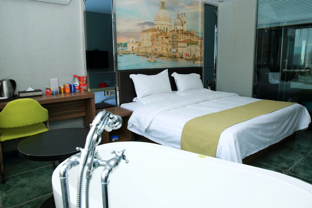Durian Candy Select Hotel (Zhuji Fengqiao Haipo Branch)