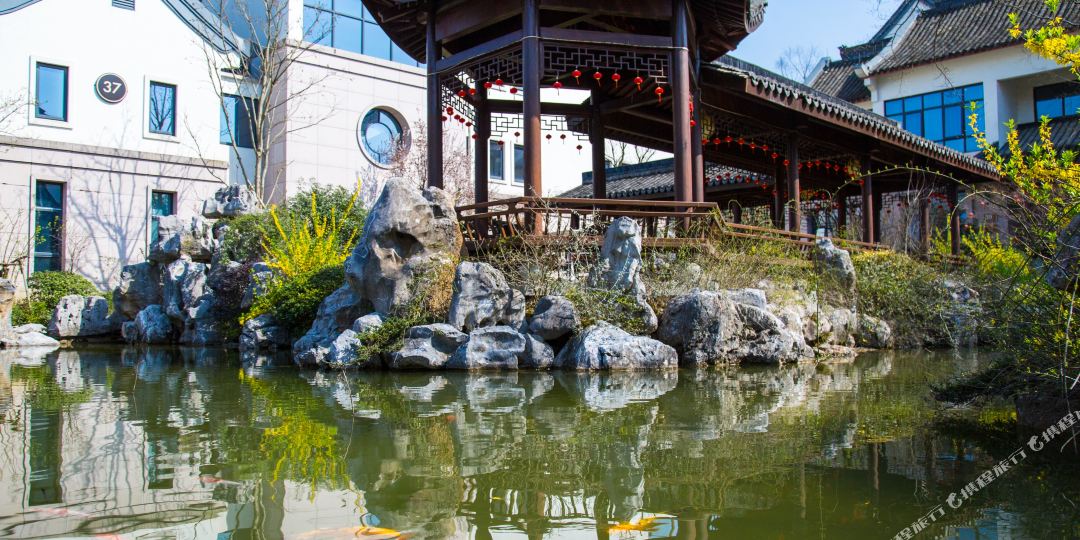 (安吉人间天堂春秋度假村
