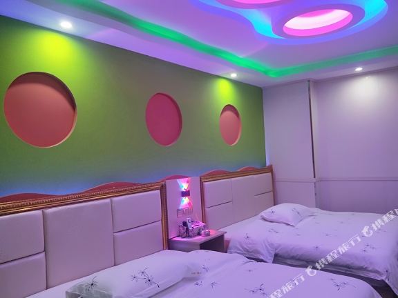 和澄主体酒店(万达广场柳南店)