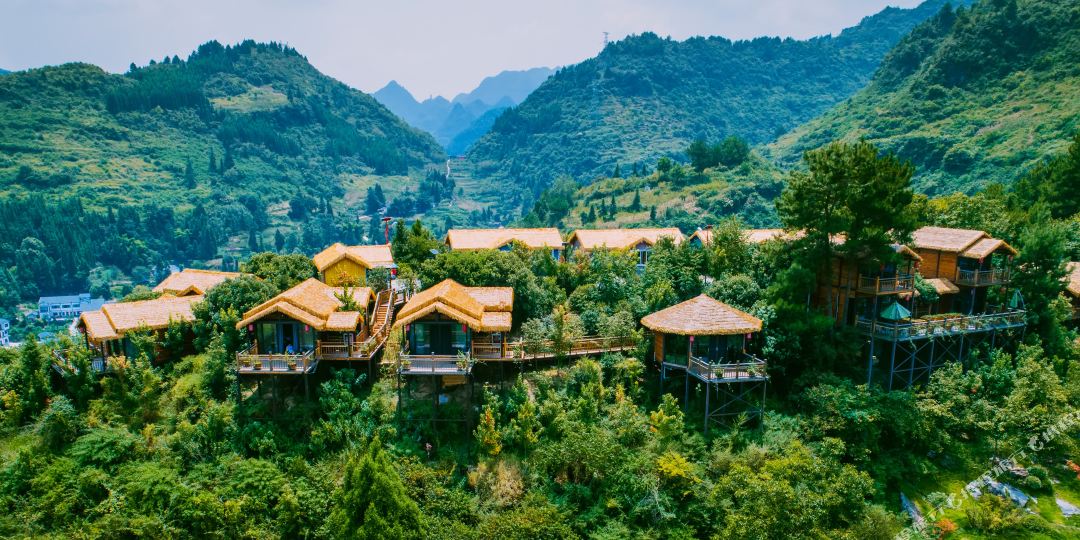 开元芳草地山村酒店