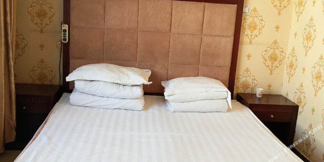 兴红宾馆(巴彦乌素街店)