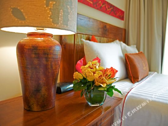 Hotel Tamarindo Diria Beach Resort - Tap to explore photos