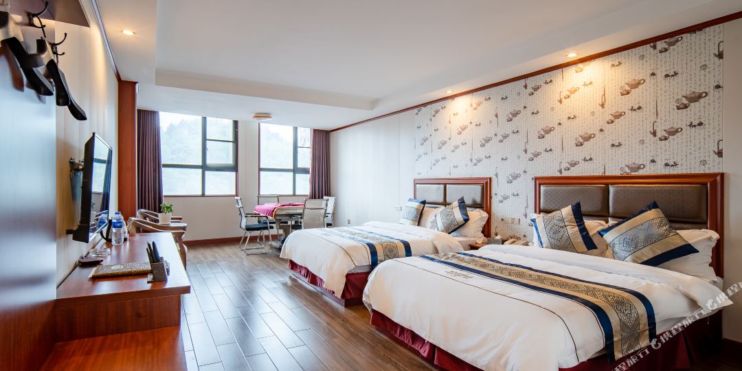 贵阳观山胡翔黔商务酒店