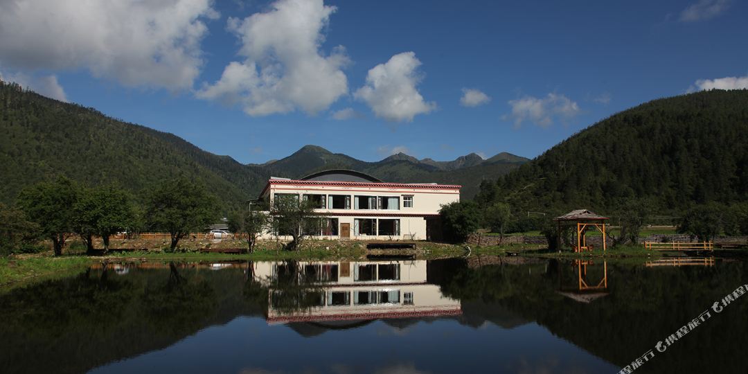 香格里拉普达措悠幽花园
