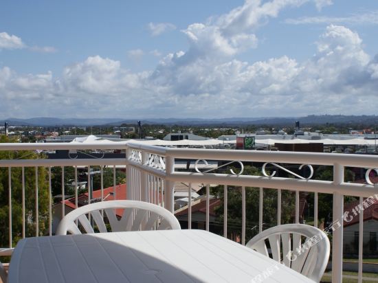 Beachside Resort - Kawana Waters - Tap to explore photos