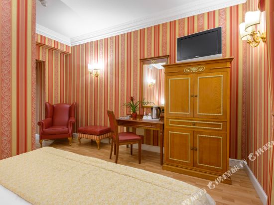 Hotel Gambrinus - Tap to explore photos