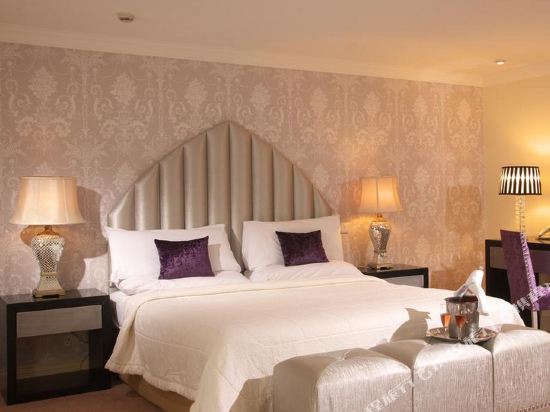 Castle Hotel Macroom - Tap to explore photos