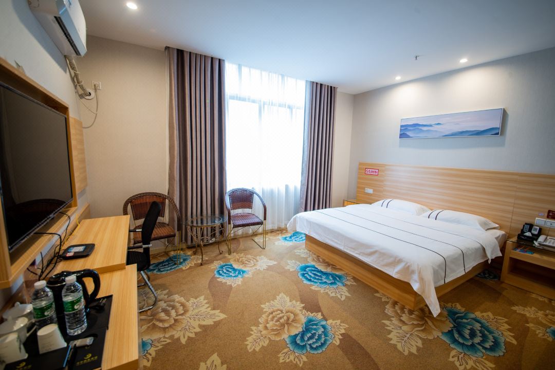 Huayi Collection Hotel (Hengxian Nayang Bridge Passenger Transport Terminal)