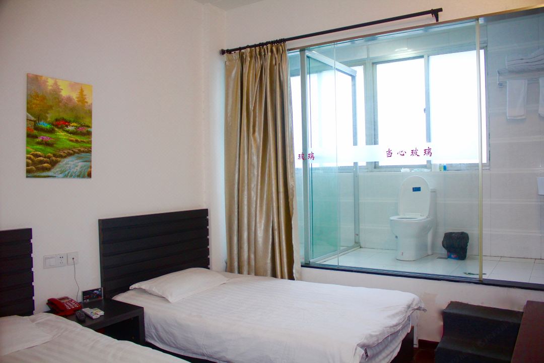 Haiyan Yijia Business Hotel