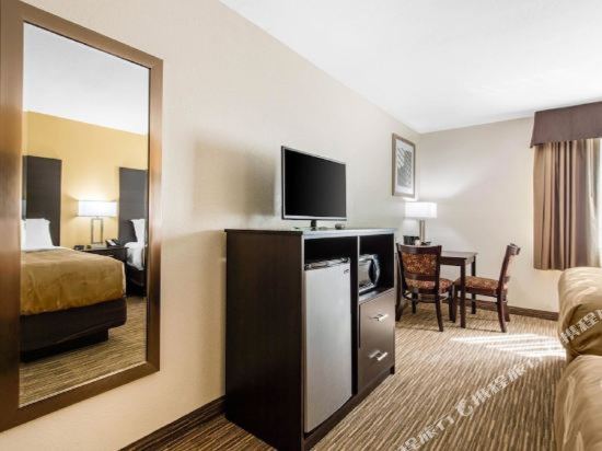 Quality Inn & Suites Metropolis I-24 - Tap to explore photos