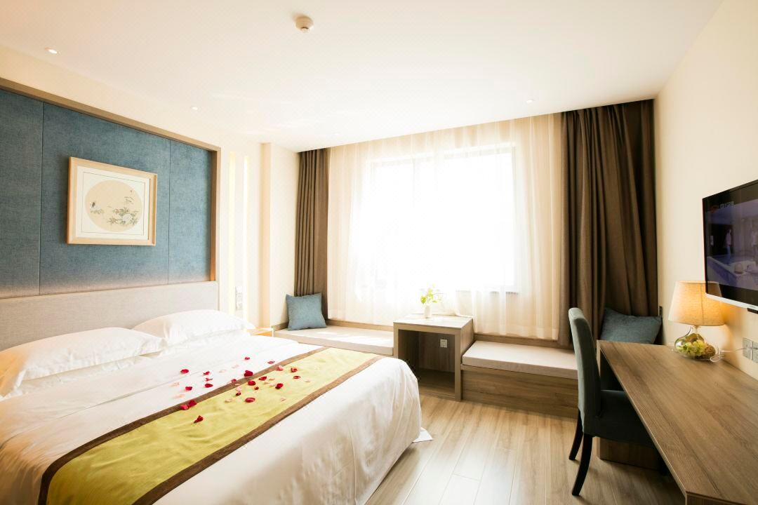 Heji Hotel (Xi'an Dayan Pagoda Xiaozhai Subway Station)
