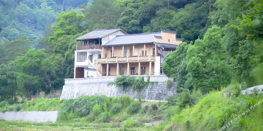 黄删删里·什帖民宿