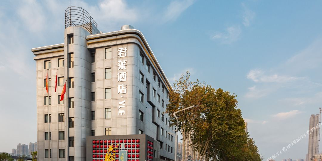 君莱酒店·YUE(武汉国浡中心前进村地铁站店)