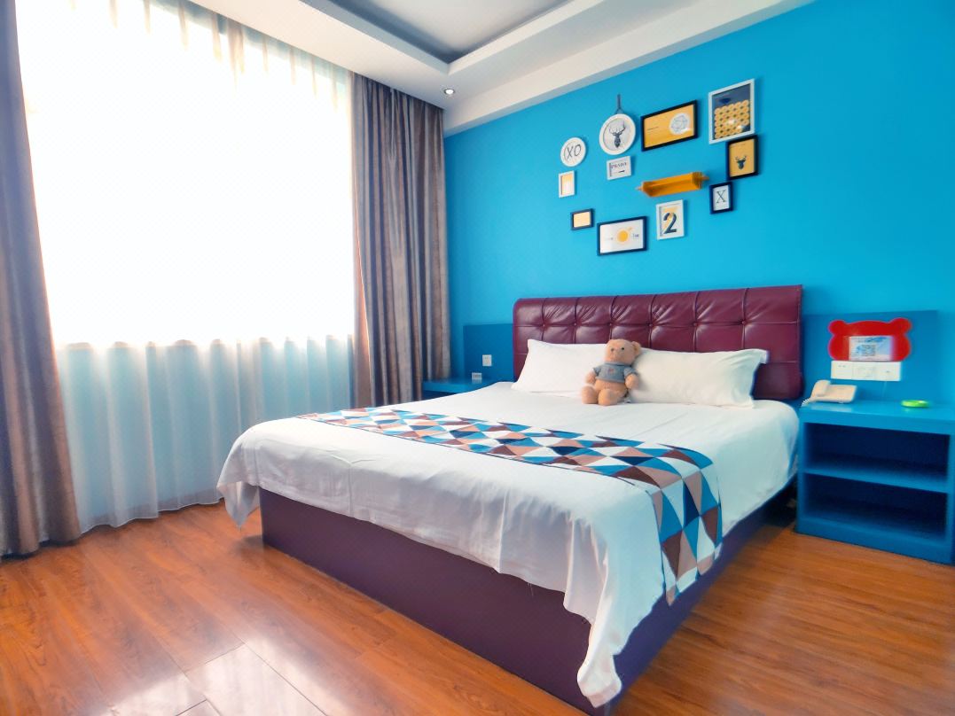 Yuanshan Holiday Hotel (Qingdao Taidong Beer Street)