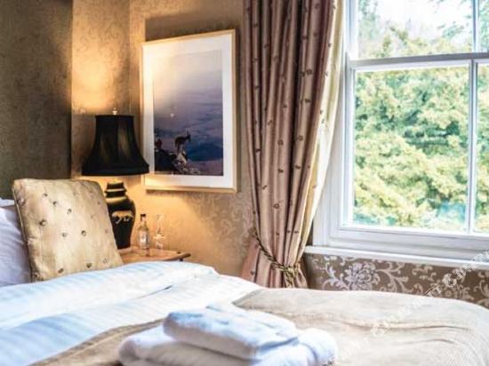 Tir-y-Coed Country House - Tap to explore photos