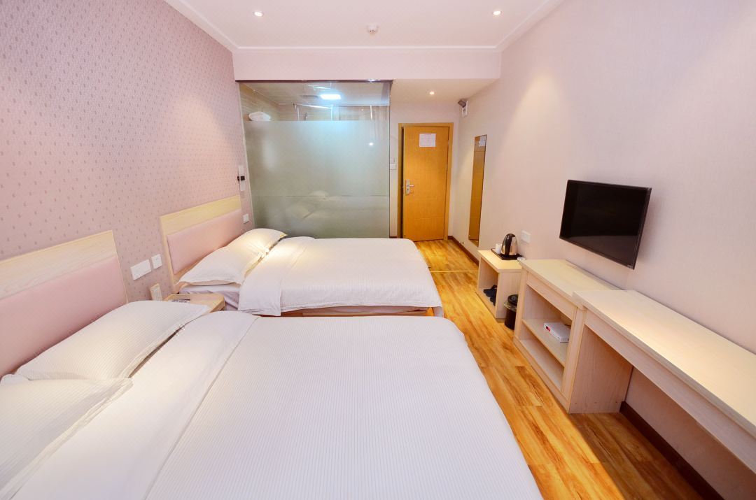 Xinrui Express Hotel (MCC South Branch of Wuhan Maple Leaf International School)