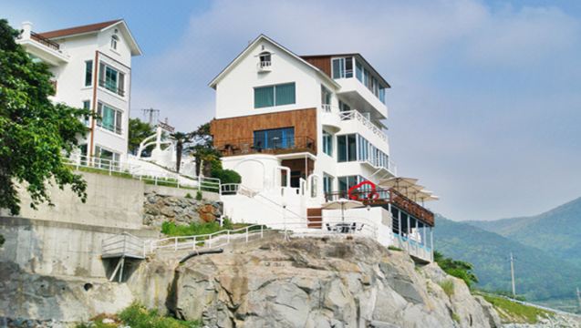 Yeosu Carp Island