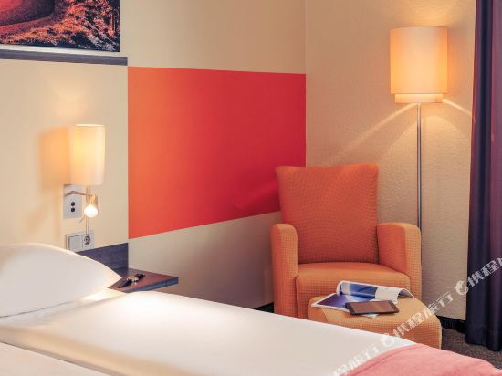 MERCURE HOTEL KOELN- WEST - Tap to explore photos